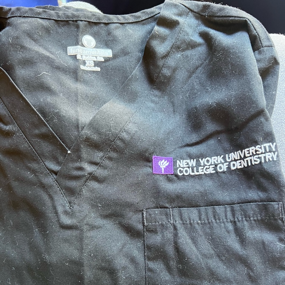 NYU scrub top black